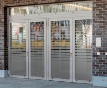 Алюминиевые распашные входные двери в банк Super Okna MD
