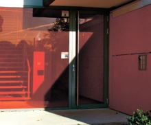 Алюминиевые распашные входные двери в коттедж Super Okna MD